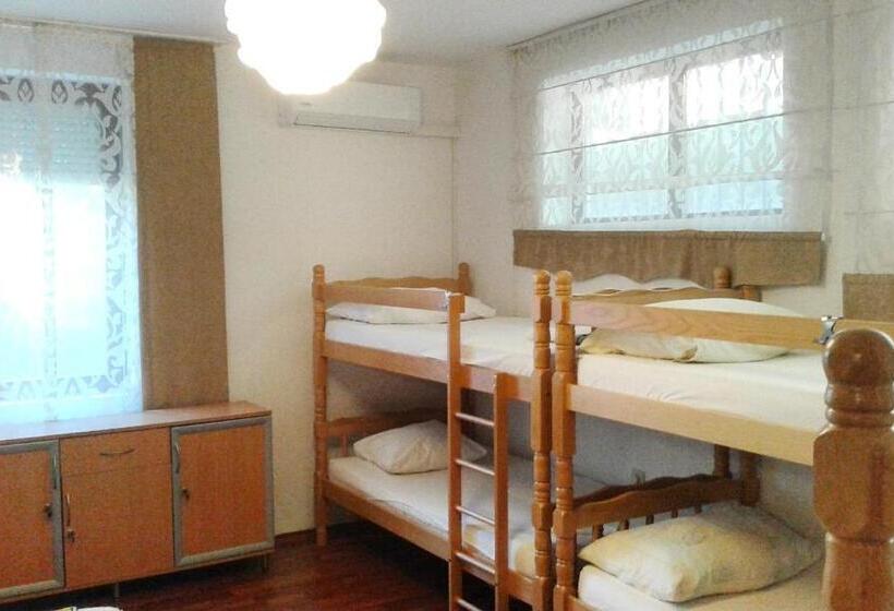 تختخواب در اتاق مشترک, Hostel Nina Mostar