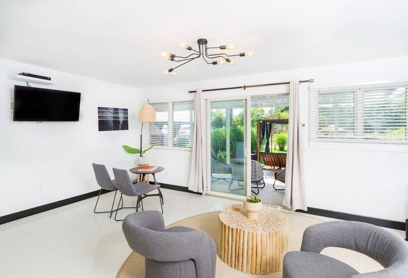 إستوديو ديلوكس, Aqua By American Beech   Adults Only