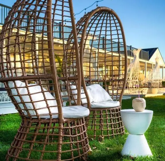 オーシャンビュージュニアスイート, Aqua By American Beech Adults Only