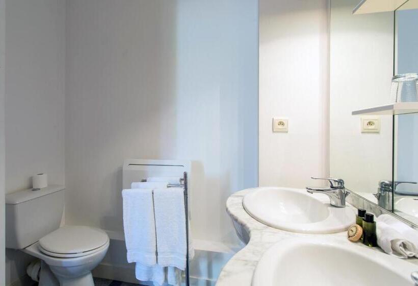 غرفة قياسية, Chateau De Razay