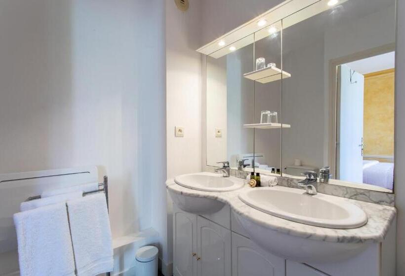 غرفة قياسية, Chateau De Razay