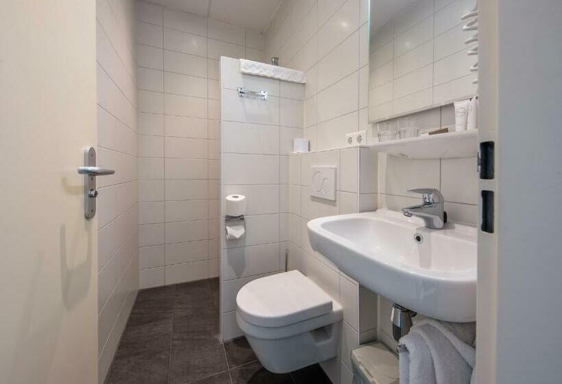 غرفة قياسية مزوَّدة بتراس, De Branding