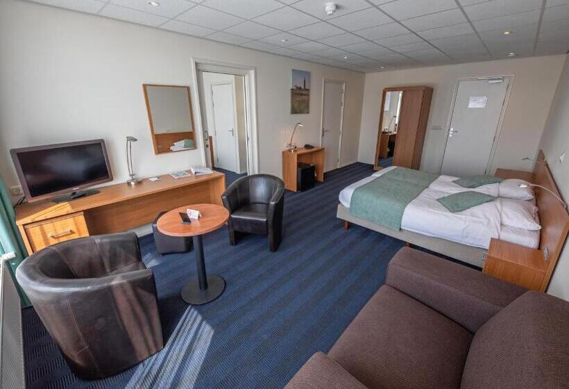 غرفة ديلوكس عائلية, De Branding