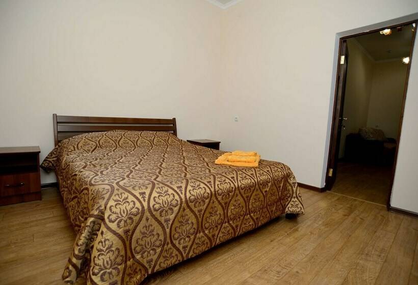 ２ベッドスイートルーム, Gold Star