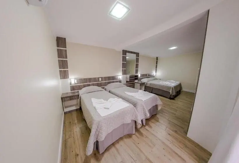 Deluxe Neljän Hengen Huone, Kirst