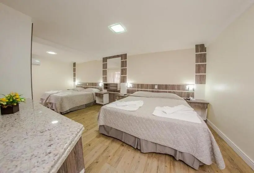 Deluxe Neljän Hengen Huone, Kirst