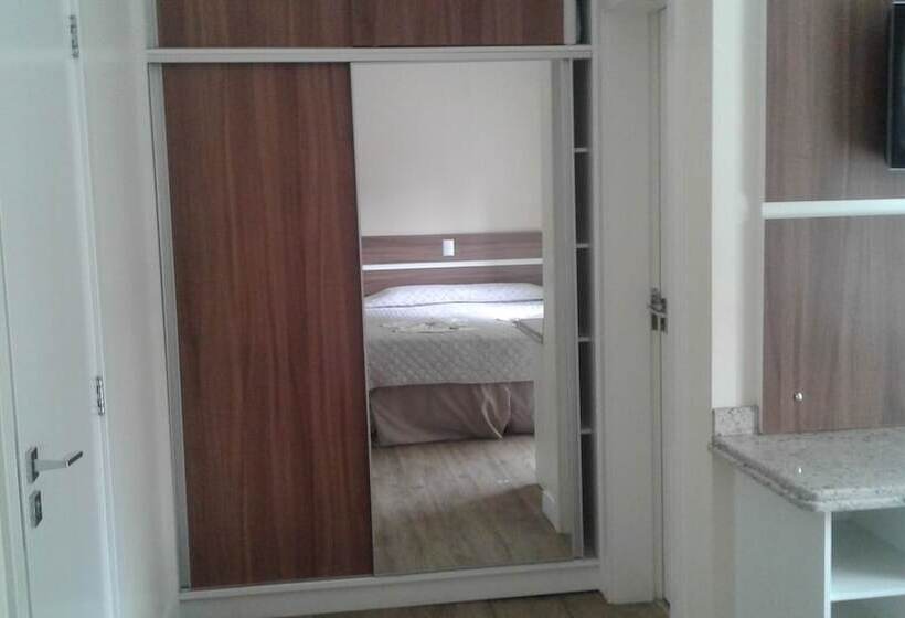 חדר סטנדרט, Kirst