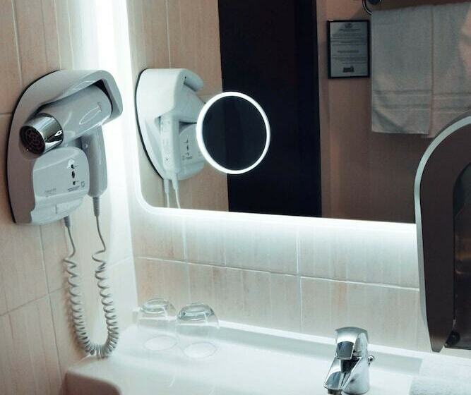 اتاق استاندارد, Brit Hotel Confort La Tour Blanche