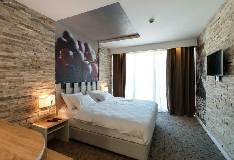 اتاق استاندارد با بالکن, Nar