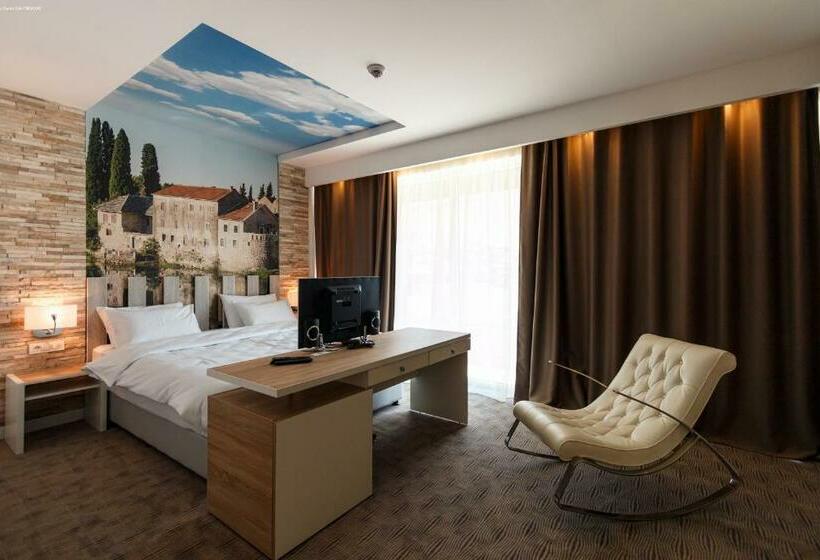 اتاق استاندارد با بالکن, Nar