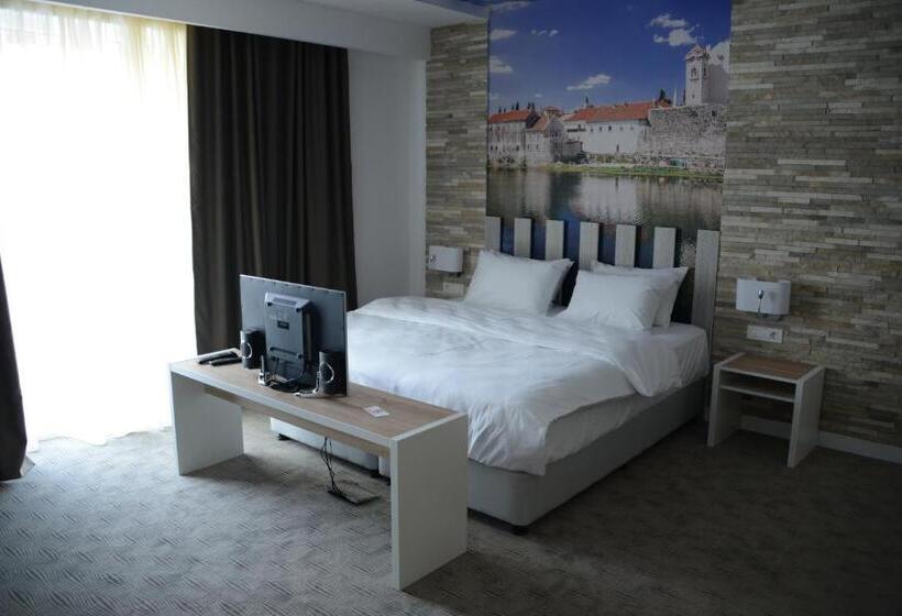 اتاق استاندارد با بالکن, Nar