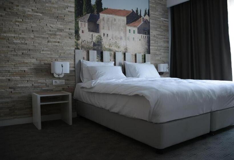 اتاق استاندارد با بالکن, Nar