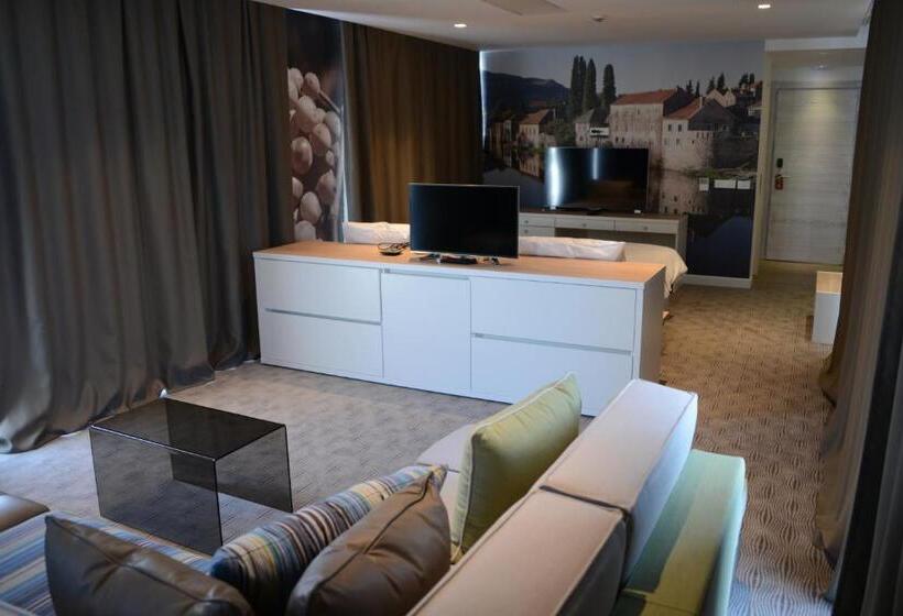 سوئیت جونیور با تراس, Nar