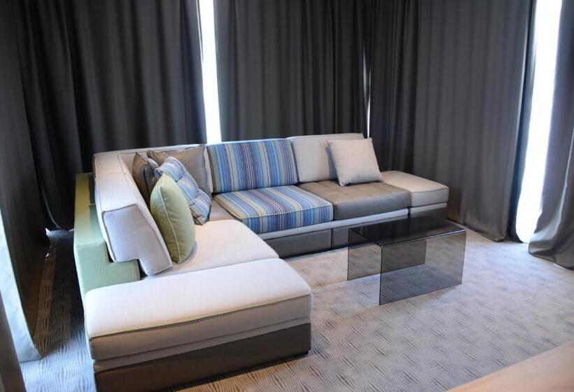 سوئیت جونیور با تراس, Nar