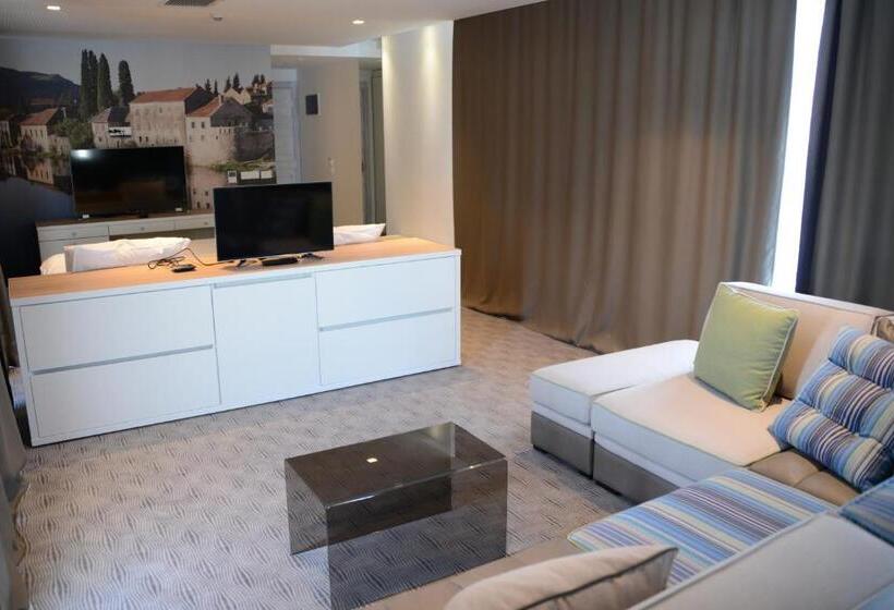 سوئیت جونیور با تراس, Nar