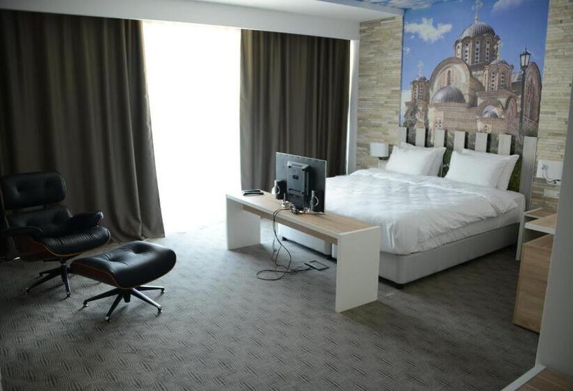 اتاق استاندارد سه تخته با بالکن, Nar