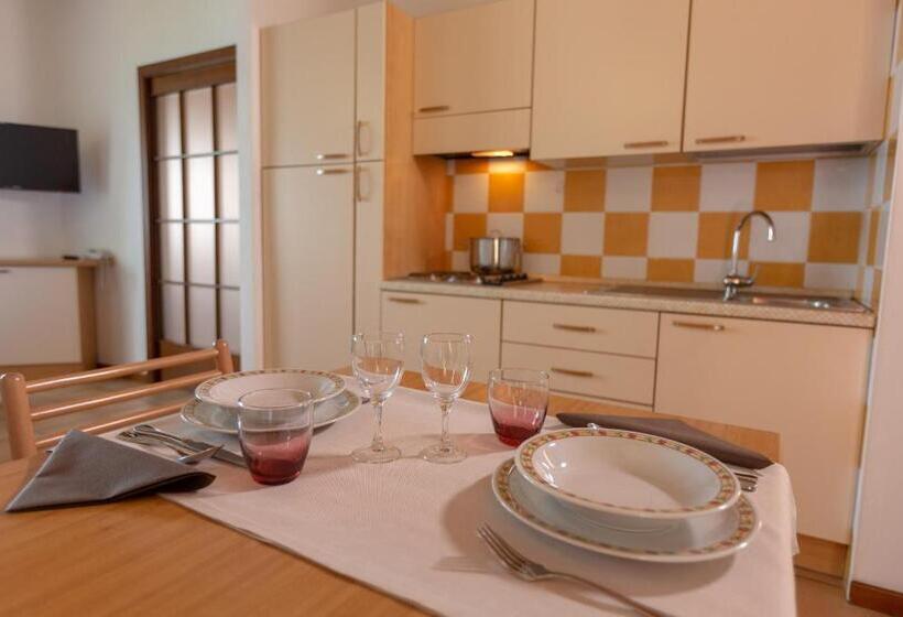 2 Bedrooms Apartment Lake View, Residence Sirenella