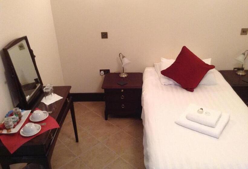 غرفة عائلية, The Crown