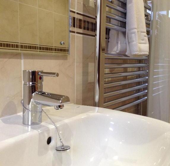 غرفة قياسية, The Crown