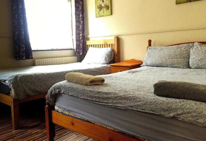 Семейный Номер, The Oasis