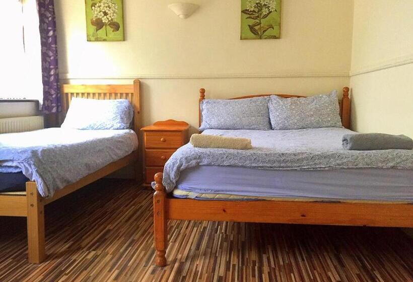 Семейный Номер, The Oasis