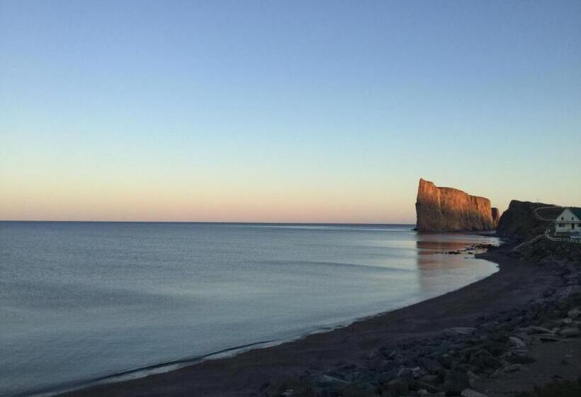 בקתה סופריור, Hôtel Motel Rocher Percé