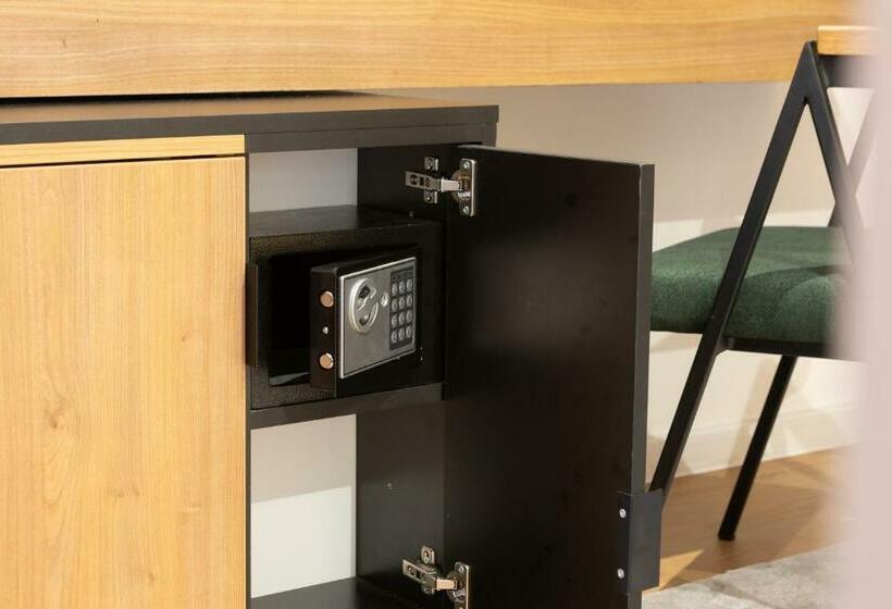 سوییت لوکس, Sinan Han