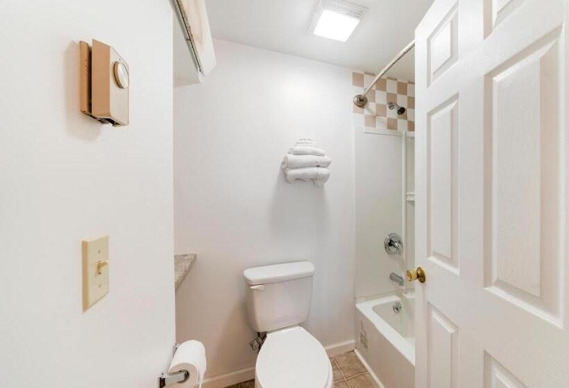 חדר משפחתי, OYO Starlite Seneca Falls