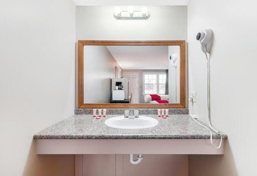 חדר משפחתי, OYO Starlite Seneca Falls