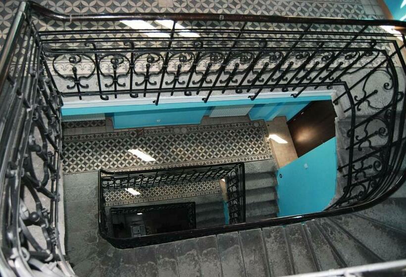 اتاق اکونومی با حمام مشترک, The Little Havana Party Hostel