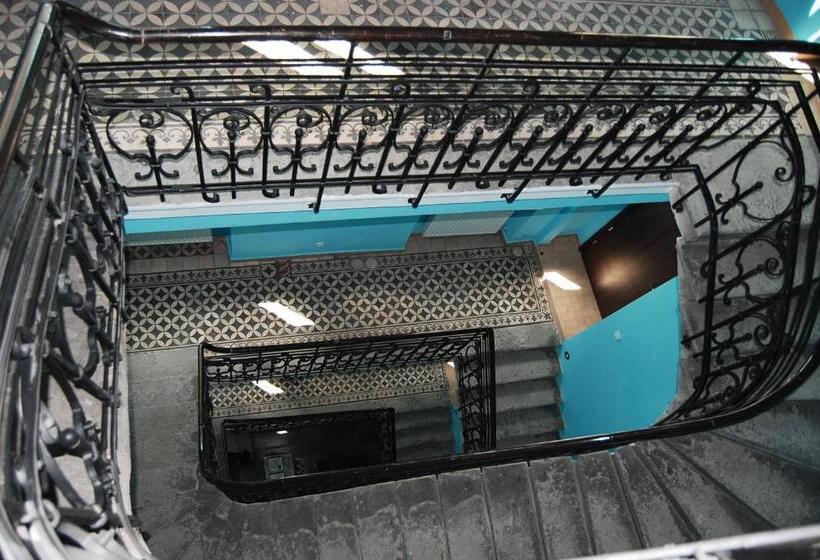 تختخواب در اتاق مشترک, The Little Havana Party Hostel