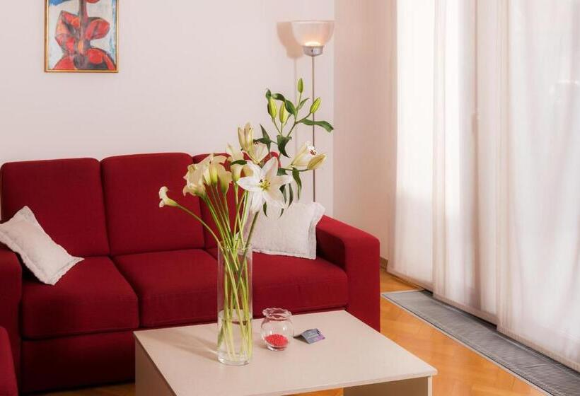 带1个卧室的带阳台的公寓, Academia