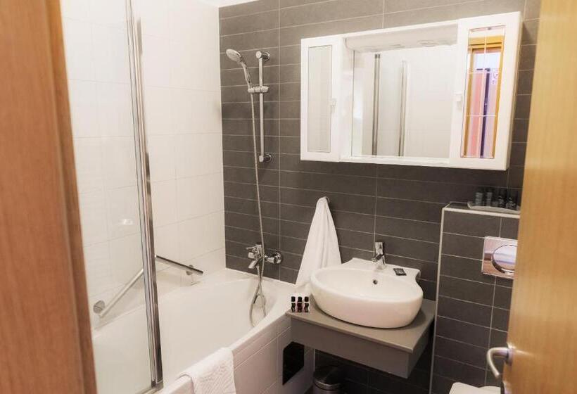 带2个卧室的公寓, Academia