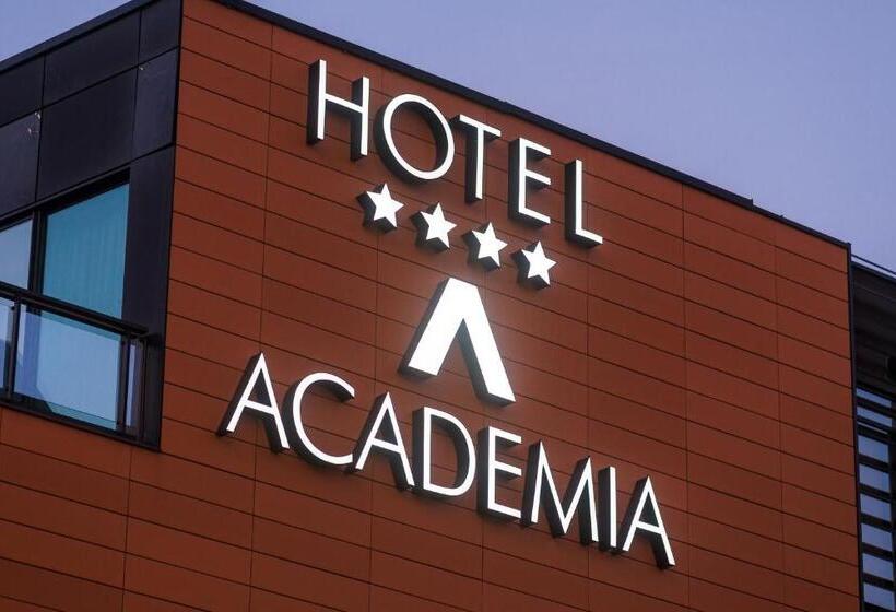 高级大房间, Academia