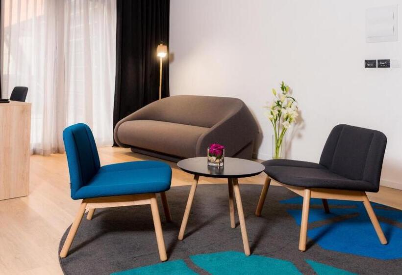 带露台的小型套房, Academia