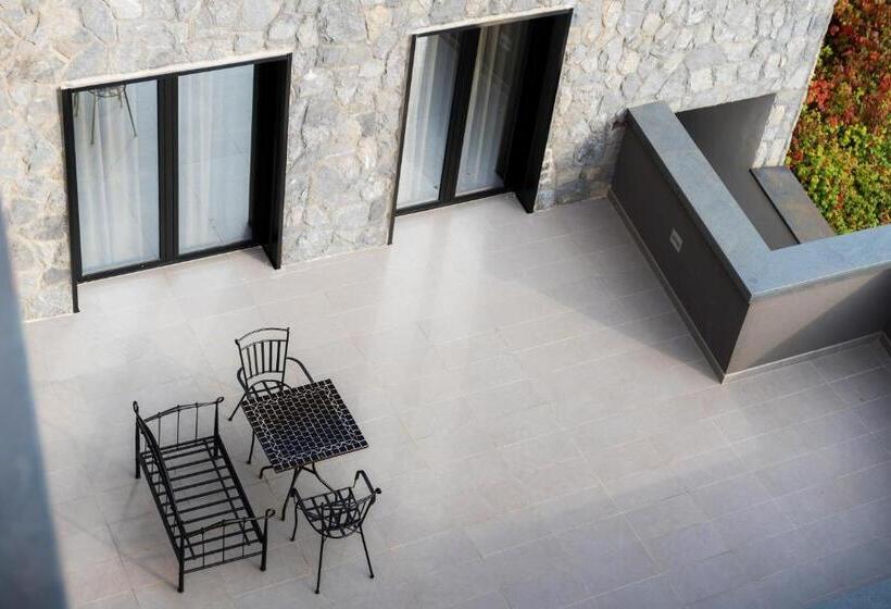 带露台的小型套房, Academia