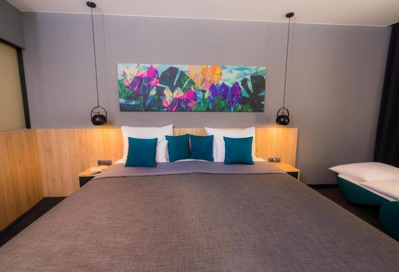 带阳台的高级房间, Academia