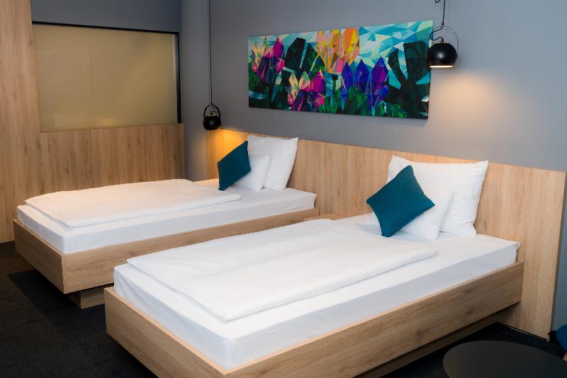 高级大房间, Academia