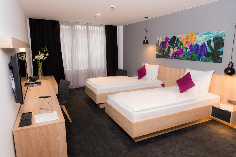 高级大房间, Academia