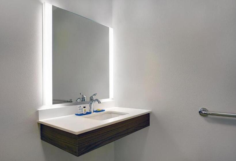 جناح لذوى الاحتياجات الخاصة, Holiday Inn Express & Suites   Lenexa   Overland Park Area, An Ihg