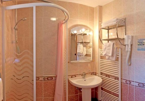 غرفة قياسية, Makin