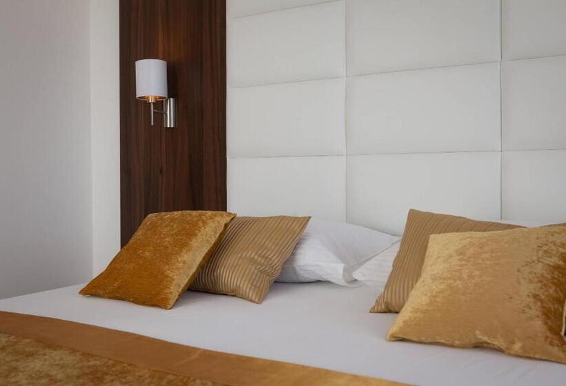 اتاق استاندارد سه نفره, Perla