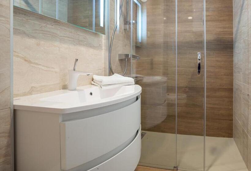 带露台两卧公寓, Luxury Aparthotel