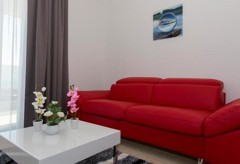 Апартаменты 2 Спальни с Террасой, Luxury Aparthotel