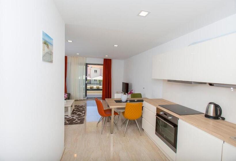 带1个卧室的带阳台的公寓, Luxury Aparthotel