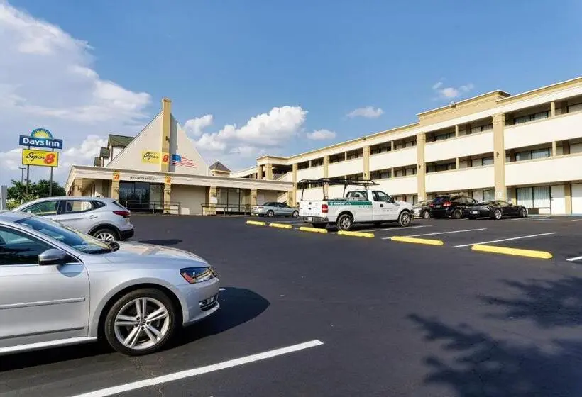 キングサイズベッドのスタンダードルーム, Super 8 By Wyndham Westend Alexandria,va Washington Dc Area