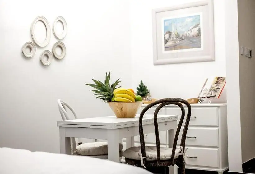 استودیو استاندارد با بالکن, Regal Residence B&b