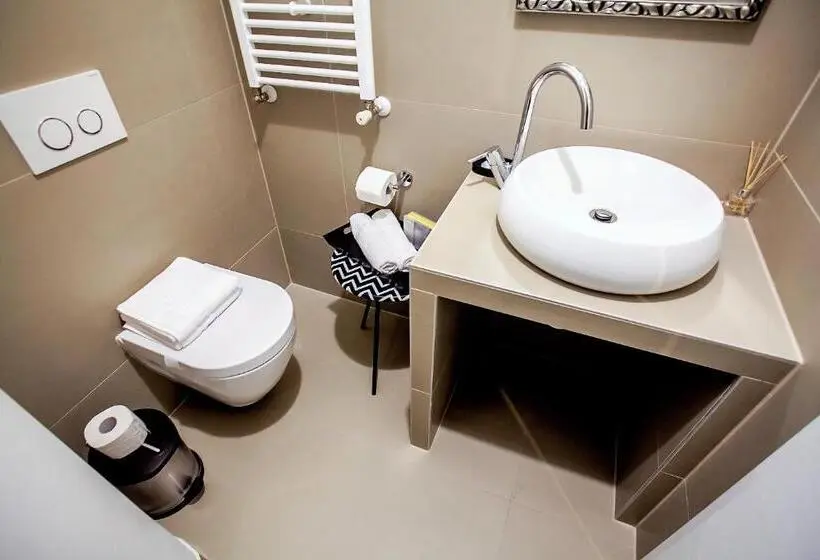 اتاق لوکس با بالکن, Regal Residence B&b