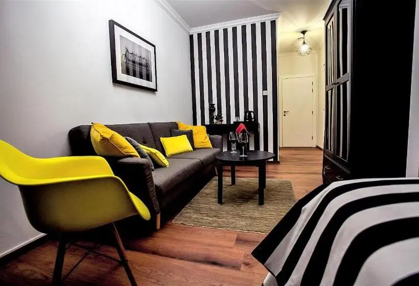 اتاق لوکس با بالکن, Regal Residence B&b