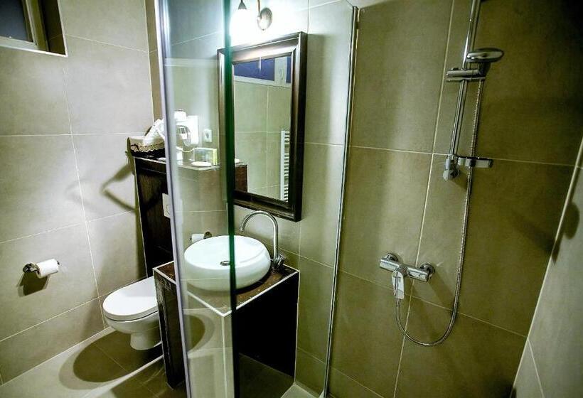 استودیوی سوپریور, Regal Residence B&b